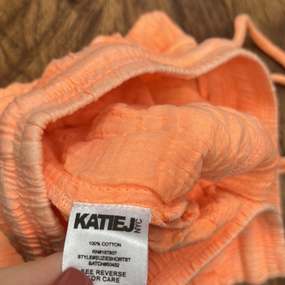Katie J NYC Juniors Orange Shorts Size S - Picture 4 of 4
